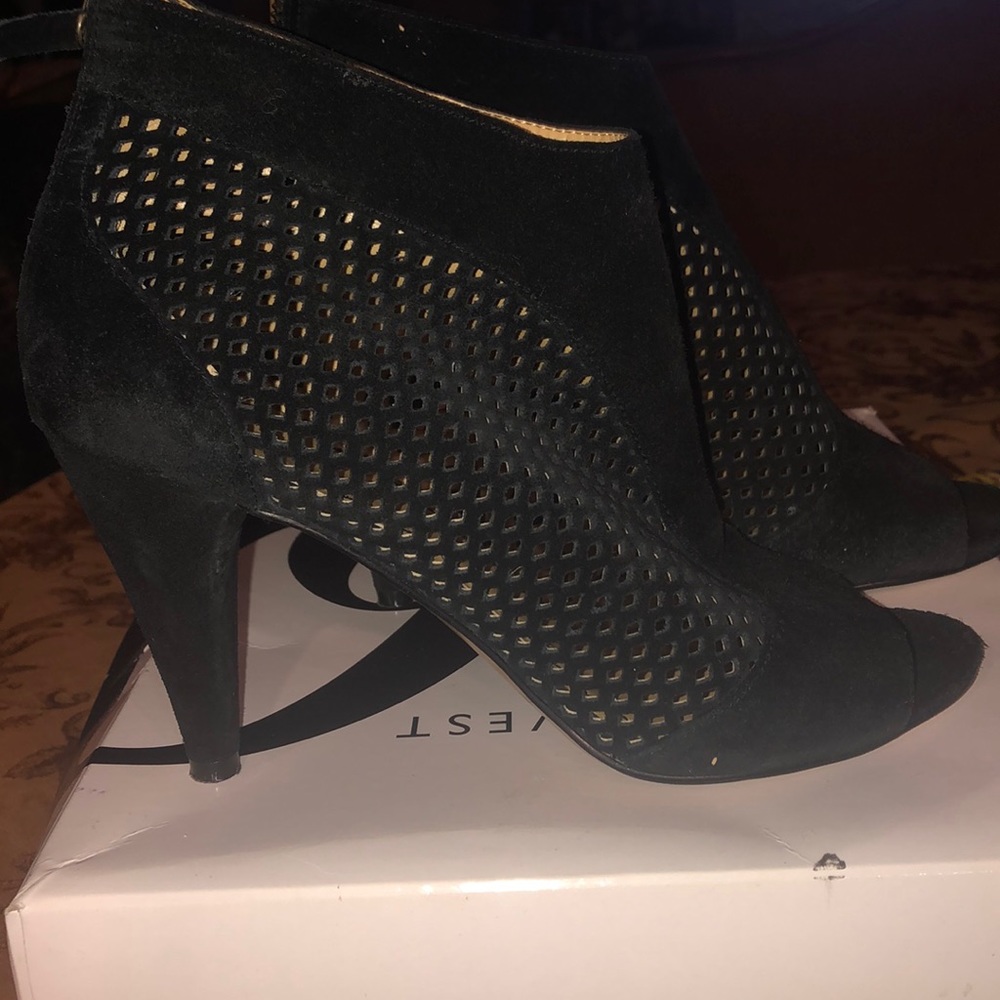 Nine West peep toe leather heels